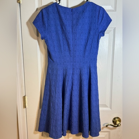 NANETTE LEPORE DRESS FIT &‎ FLARE BACK ZIP SS V NECK TEXTURED BRUNCH OFFICE - Picture 2 of 12